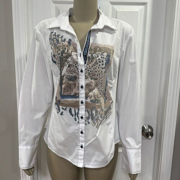 JUST WHITE BLOUSE. - Picture 2 of 10